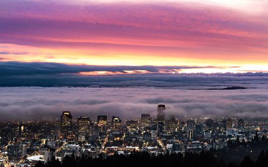 skyline di portland al tramonto (oregon, stati uniti)