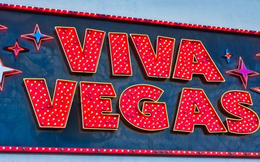insegna al neon viva vegas (nevada, stati uniti)