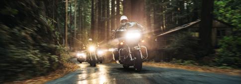 motociclisti all'olympic national park di sera