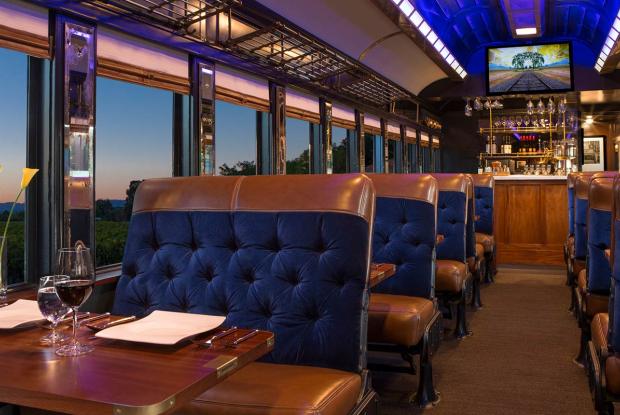 Qualche ora su un treno d'epoca a degustare vino nella Napa Valley