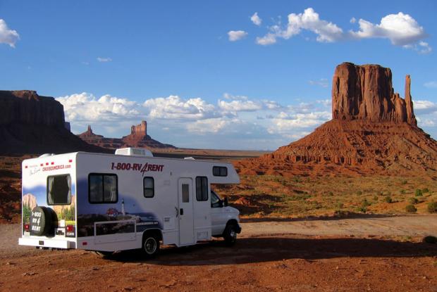 sosta camper alla monument valley (arizona, stati uniti)