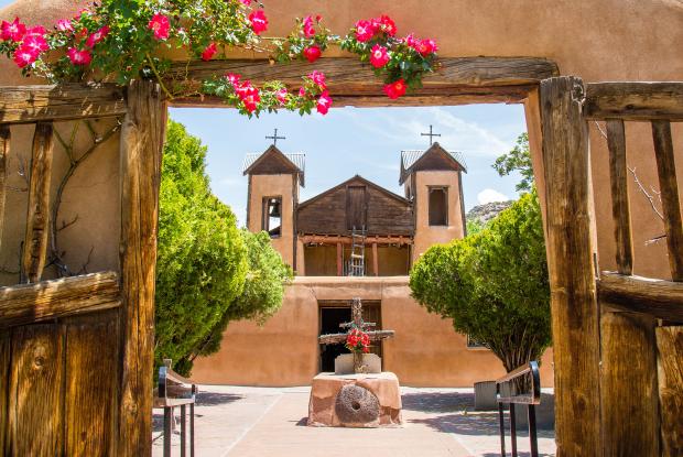 santuario di chimayo tra santa fe e taos (new mexico,stati uniti)