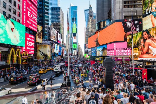 vista panoramica di times square a new york (new york, stati uniti)
