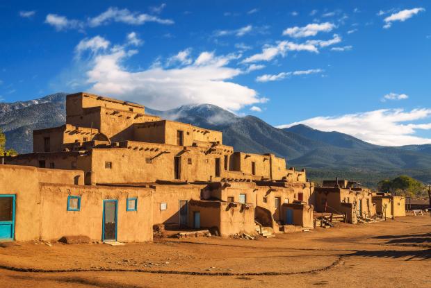 edifici storici del pueblo di taos (new mexico, stati uniti)