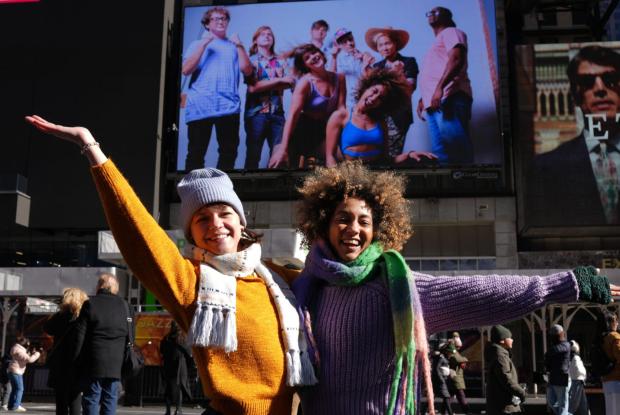 la vostra foto su un cartellone luminoso di Times Square? Ci pensiamo noi!