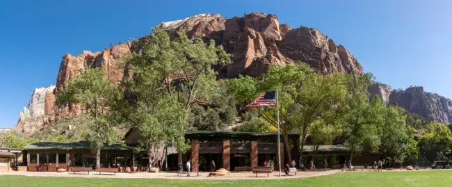 Come prenotare i lodge nei parchi nazionali americani: guida pratica