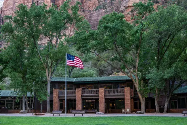 Come prenotare i lodge nei parchi nazionali americani: guida pratica